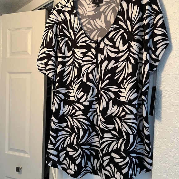 LC By LAURA CRUZ 2X ZIP NECKLINE SHORT SLEEVE BLACK & WHITE TOP - Picture 8 of 8